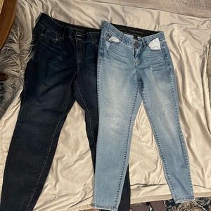 bundle of light and dark wash skinny jeans